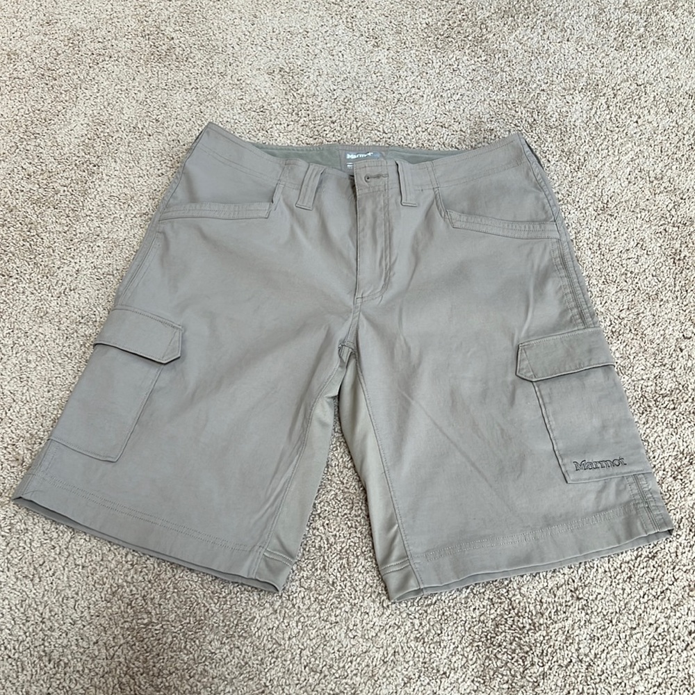 Marmot mens SZ 32, hiking shorts.